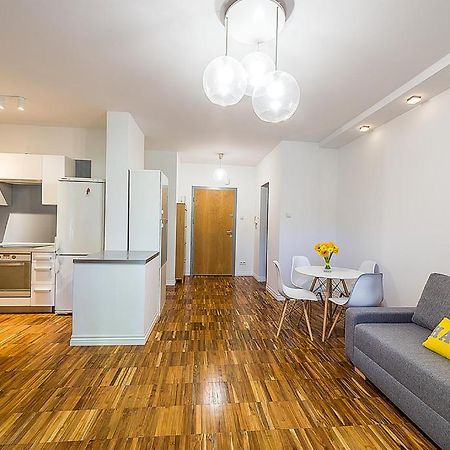 Apartment Powisle With Garage وارسو المظهر الخارجي الصورة